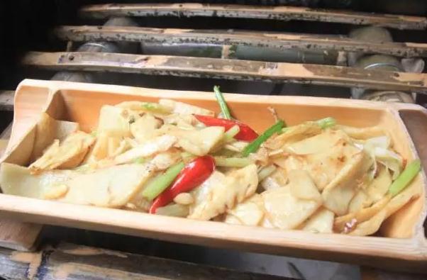小燕竹筒笋脯：龙海程溪镇塔潭村美食小吃-小燕竹筒饭店 竹筒笋脯,产地宝