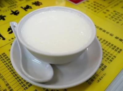 香港澳洲牛奶公司早餐:香港美食-澳洲牛奶公司蛋白炖鲜奶 杏汁炖蛋,产地宝