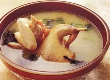 安庆石耳炖鸡:安庆市特产美食-徽菜名品 石耳炖鸡,产地宝