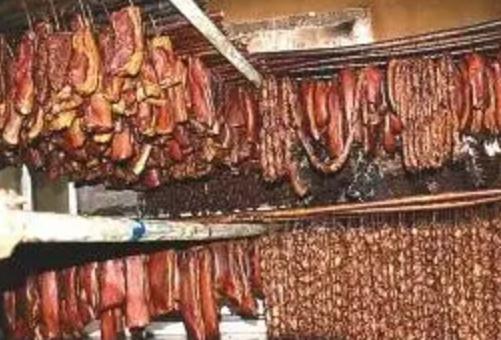 綦江黑山老腊肉:重庆市綦江区万盛特产食品-柏枝树熏烤黑山老腊肉,产地宝