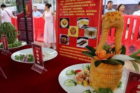 2018洪江市黔阳黄桃节在黔城镇世纪广场举行 桃源村生态桃园设分会场,产地宝