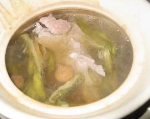 霸王花煲猪踭:佛山南海里水镇草场村特产霸王花,产地美食霸王花煲猪踭,产地宝