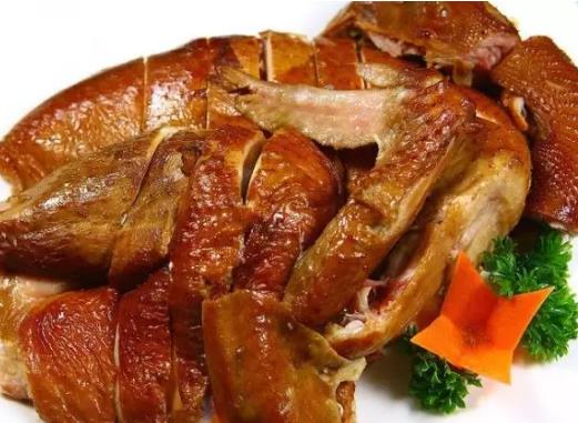 胶州巴子熏鸡:青岛市胶州市特产美食小吃巴子熏鸡,产地宝