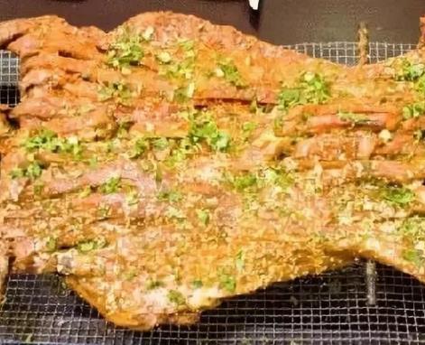 费县蒙山烤全羊:临沂市费县南张庄乡美食蒙山烤全羊,产地宝