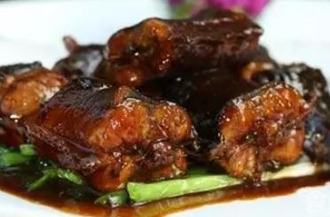 奉化锅烧河鳗:宁波市奉化区特色美食锅烧河鳗鱼,产地宝