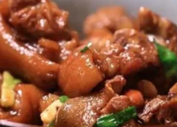 包垟红烧猪脚:温州市泰顺县特色美食包垟红烧猪脚,产地宝