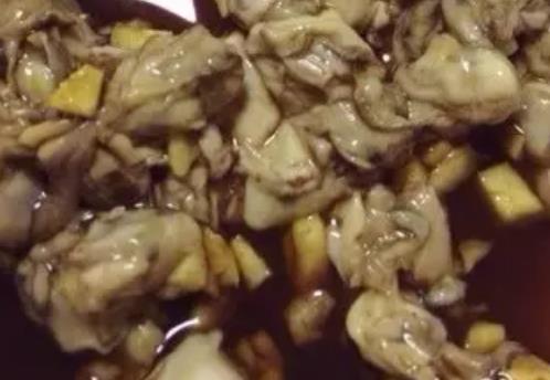生牡蛎拌醋姜:温州乐清市特色美食生牡蛎拌醋姜,产地宝