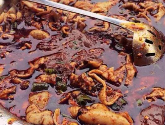 大邑肥肠血旺:成都大邑县安仁古镇特色美食肥肠血旺,产地宝
