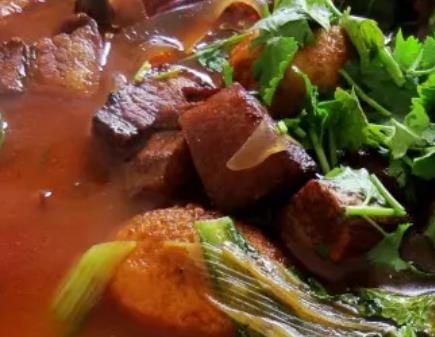 赵县黄焖肉:石家庄市赵县特色美食小吃黄焖肉,产地宝