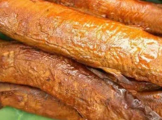 雄县熏泥鳅:保定雄安新区雄县特色美食白洋淀泥鳅,产地食品,产地宝