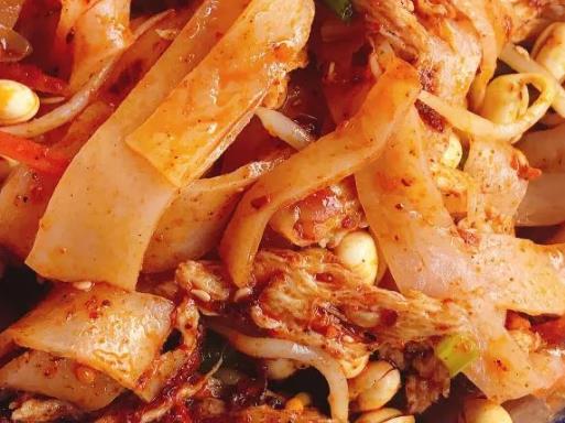 岐山擀面皮:宝鸡市岐山县特色美食小吃擀面皮,产地食品擀面皮,产地宝