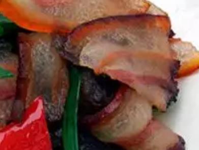 火炕腊肉:重庆黔江区土家族特色美食火炕腊肉,产地食品腊肉,产地宝
