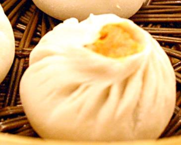 松针蟹黄汤包:芜湖镜湖特色美食小吃松针蟹黄汤包,产地非遗食品,产地宝