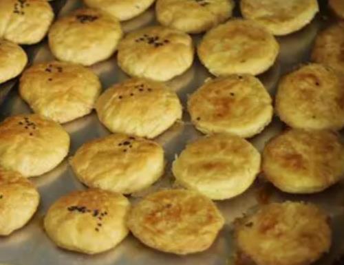 义安太平烧饼:铜陵义安特产美食太平街烧饼,产地食品烧饼,产地宝